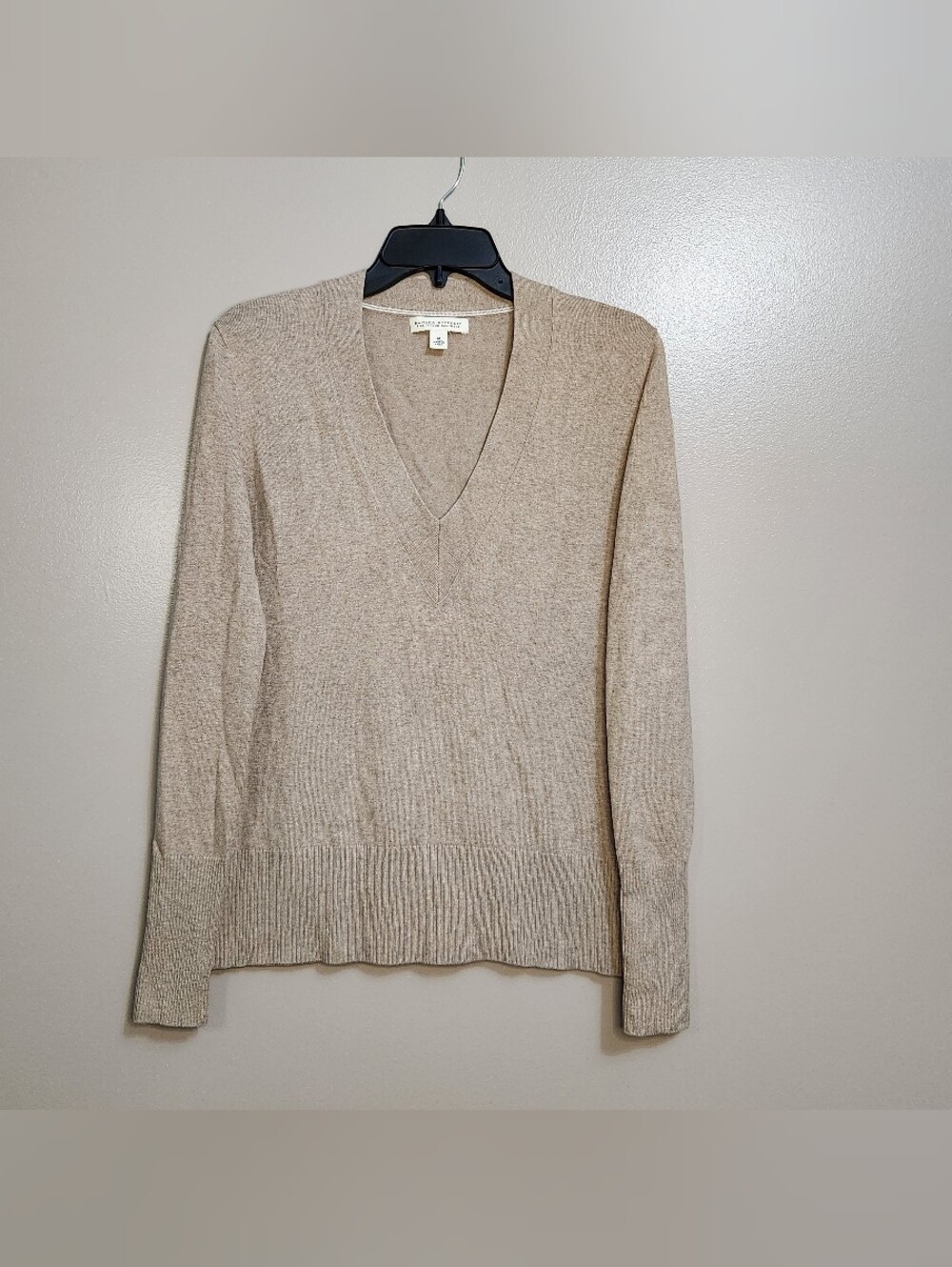 Banana Republic Women's Neutral Oatmeal V-Neck Silk Blend Sweater Size Medium